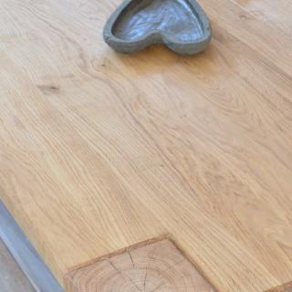 dubový stůl - detail - struktura dřeva