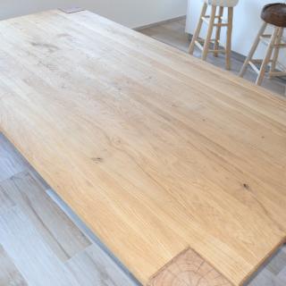 dubový stůl - detail - struktura dřeva